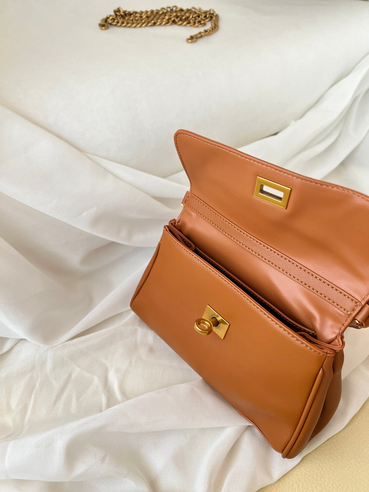 Borsa strutturata in pelle Majiang