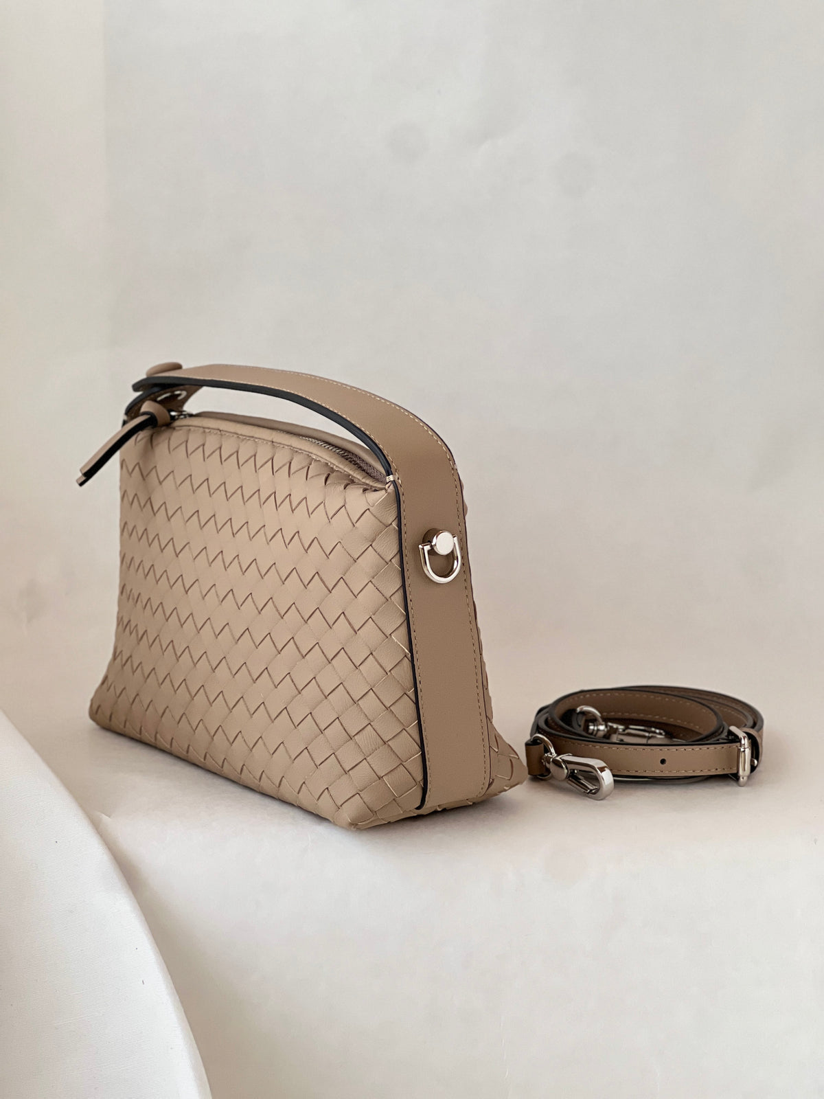 Borsa intrecciata in pelle di agnello – Beige latte