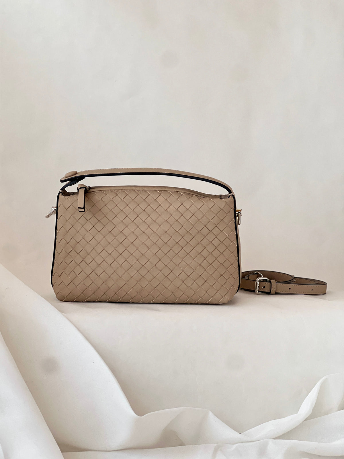Borsa intrecciata in pelle di agnello – Beige latte