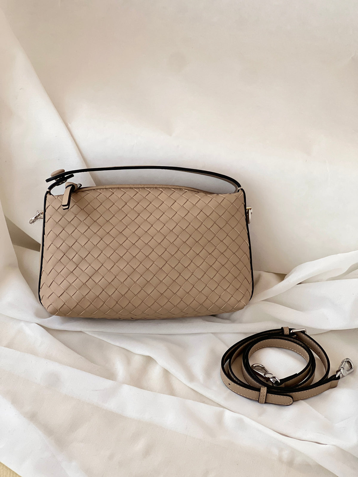 Borsa intrecciata in pelle di agnello – Beige latte