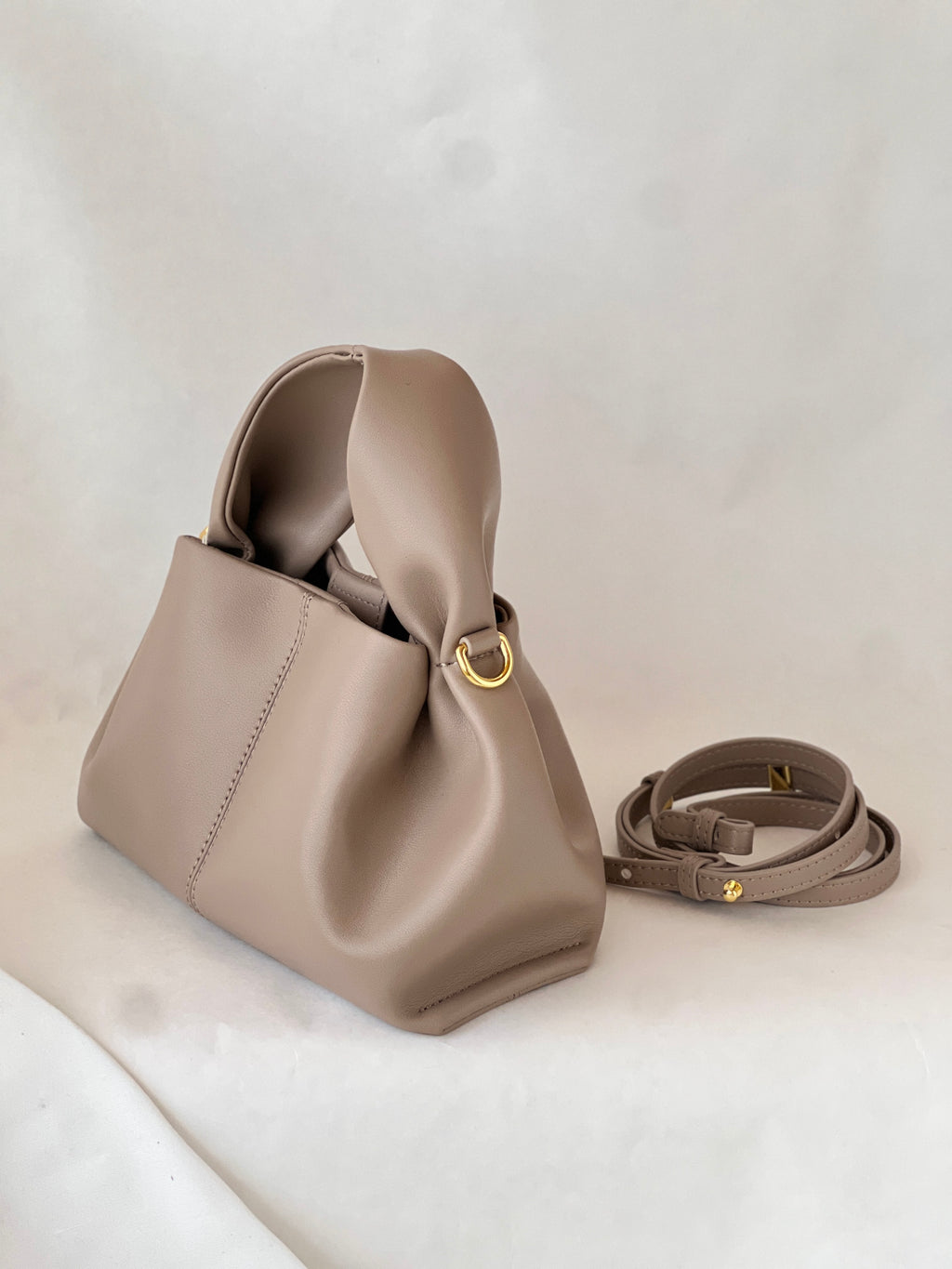 Borsa “Nuvola” in vera pelle – Design scultoreo