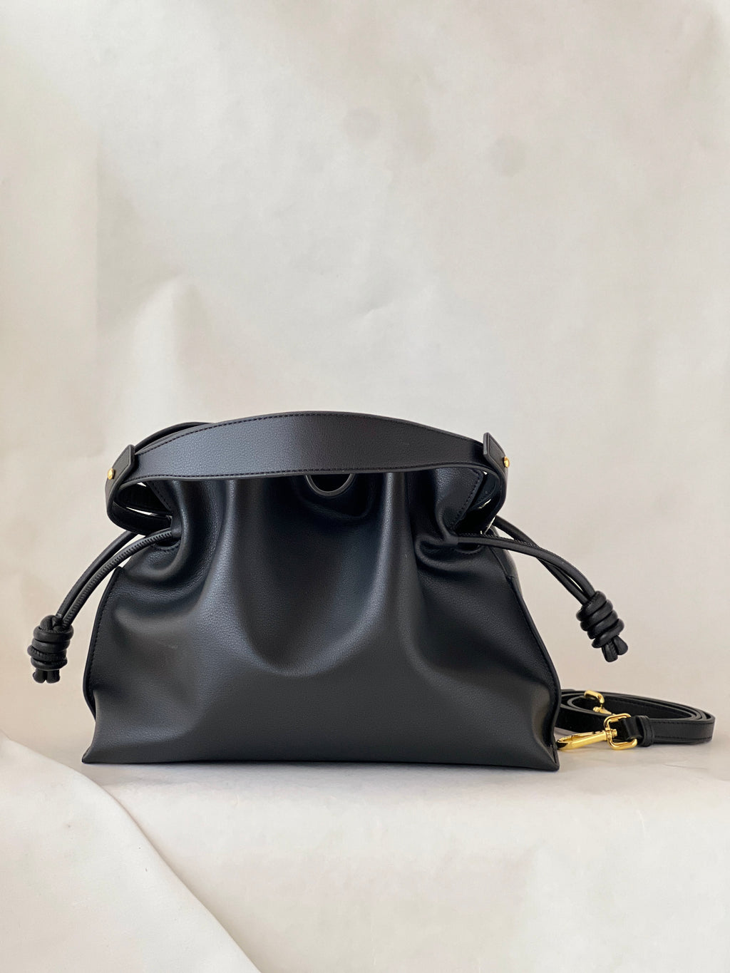 Borsa secchiello in pelle di vitello – Design moderno