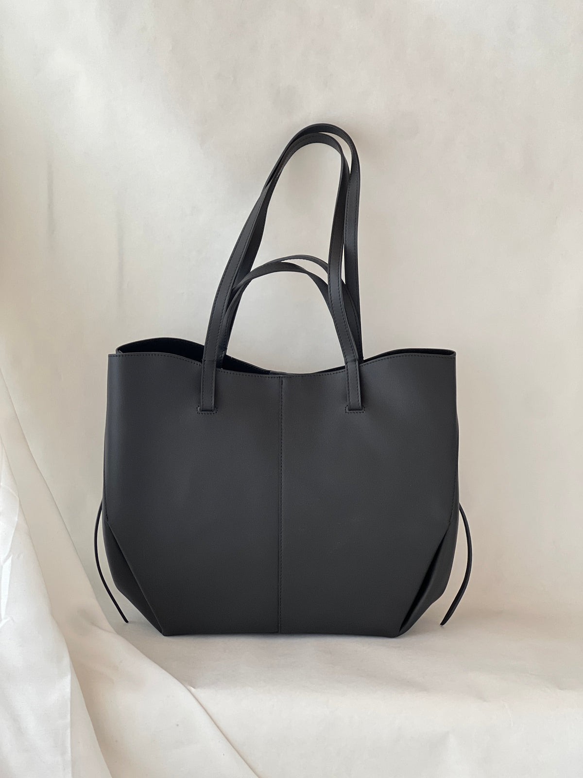 Borsa hobo oversize in pelle di vitello – Nero