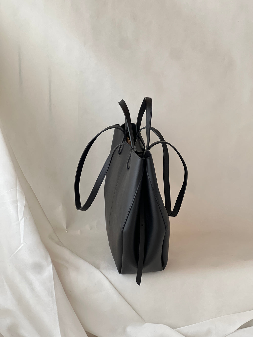 Borsa hobo oversize in pelle di vitello – Nero