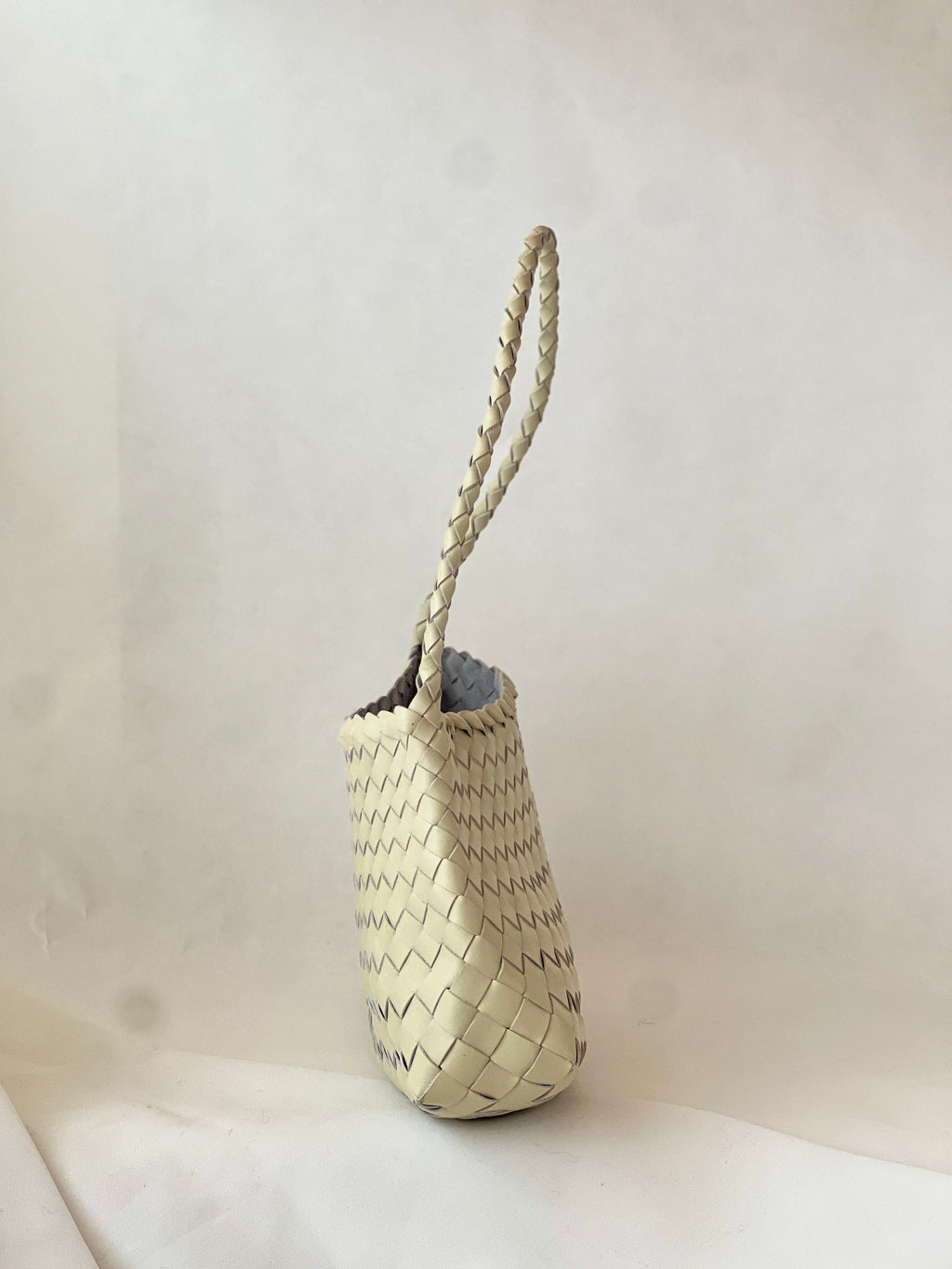 Borsa intrecciata in vera pelle – Bianco naturale