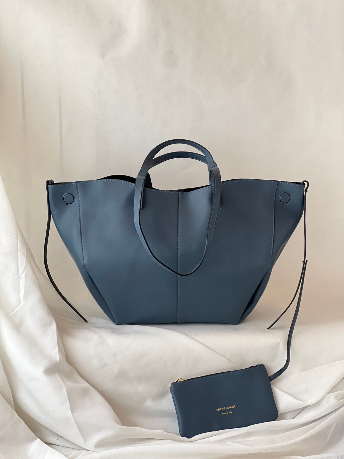 Borsa hobo oversize in pelle di vitello – Neve blu