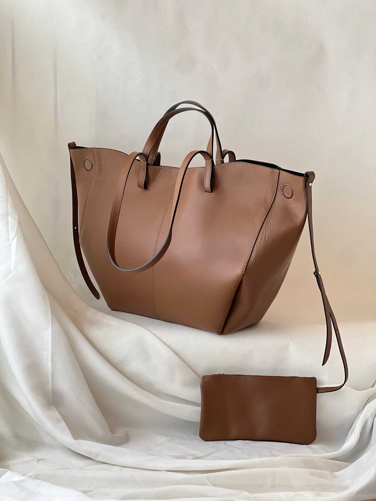 Borsa hobo oversize in pelle di vitello – Caramello