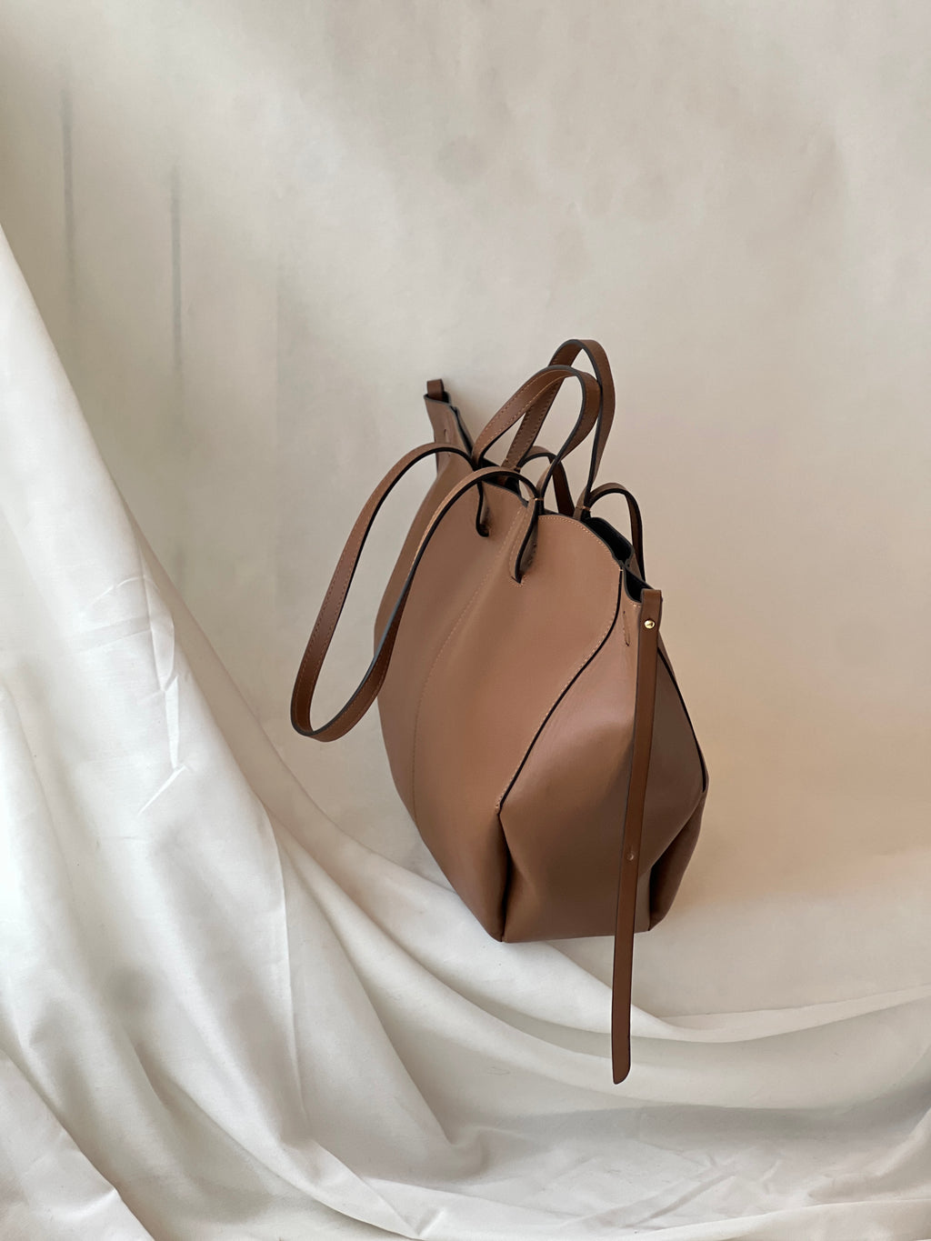 Borsa hobo oversize in pelle di vitello – Caramello