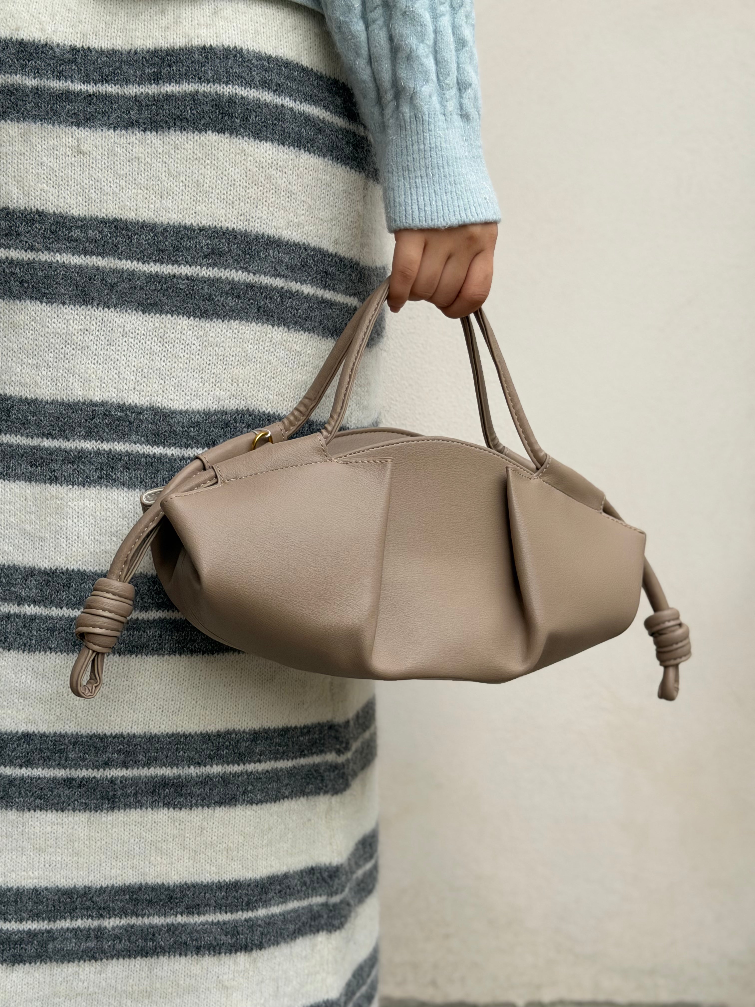 Borsa “Dumpling” in vera pelle – Beige latte