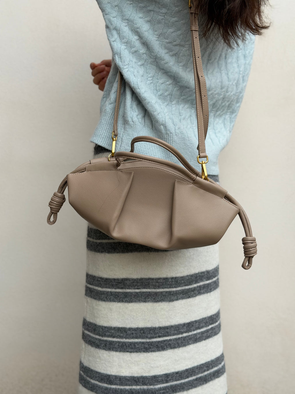 Borsa “Dumpling” in vera pelle – Beige latte
