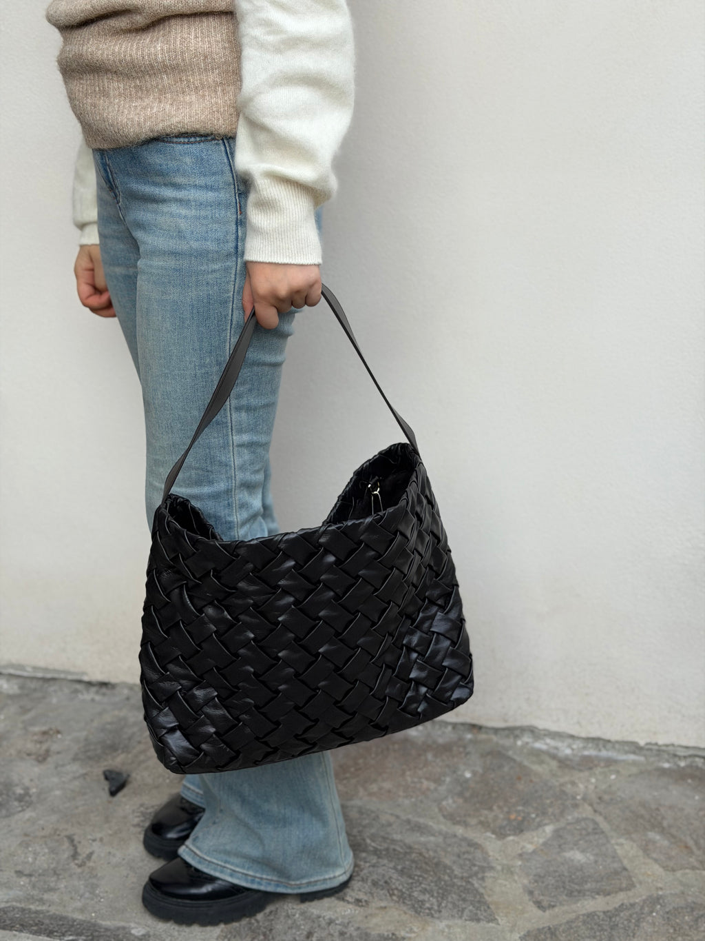 Borsa secchiello oversize in pelle di agnello – Nero