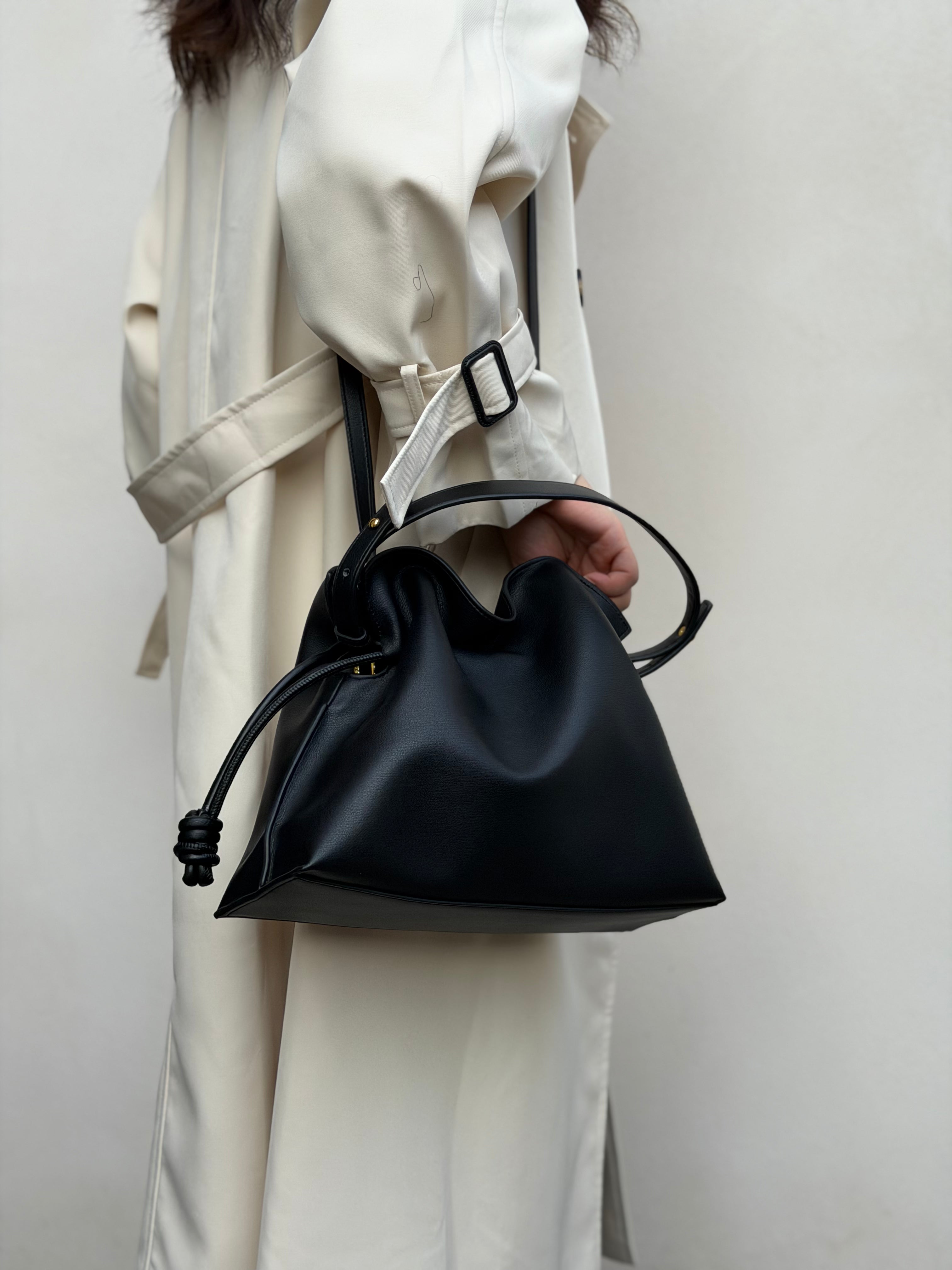 Borsa secchiello in pelle di vitello – Design moderno