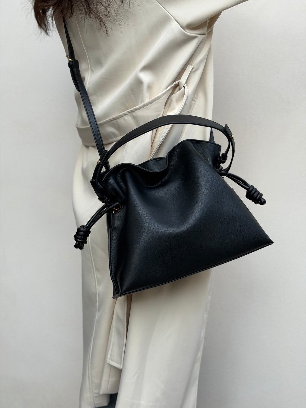 Borsa secchiello in pelle di vitello – Design moderno
