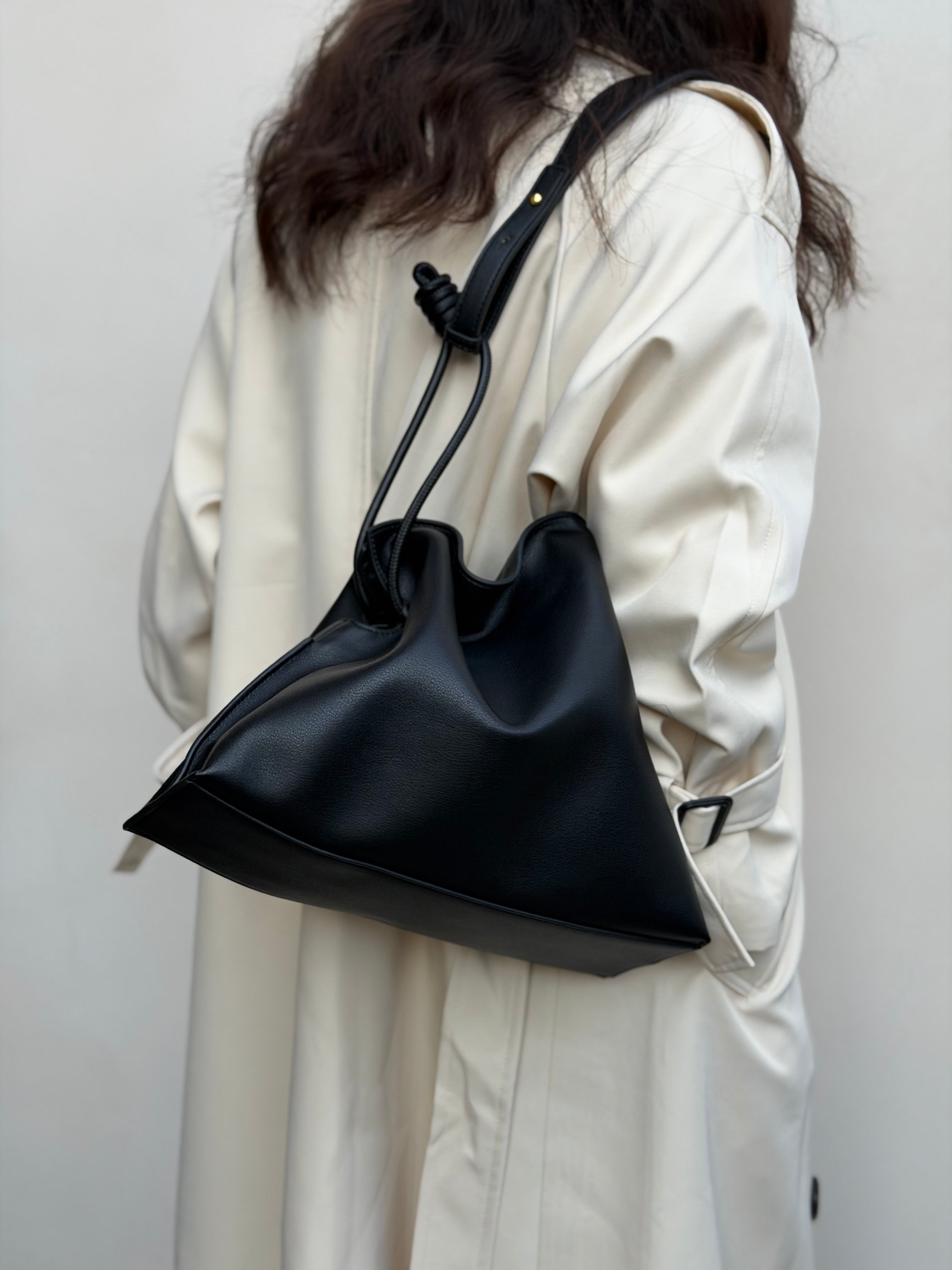 Borsa secchiello in pelle di vitello – Design moderno